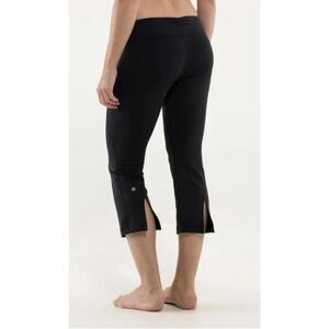 Lululemon Women's Throwback Gather and Crow Crop 21" Split Hem Yoga Leggings Sz4